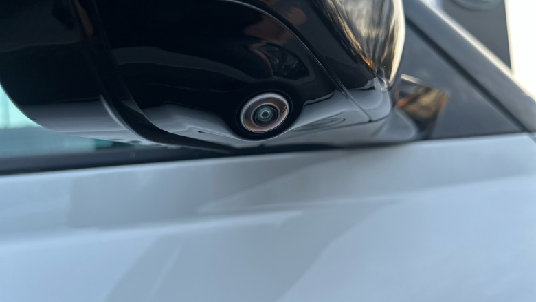 Land Rover Defender 3.0 D250 X-Dynamic SE 90 3dr Auto Diesel Estate